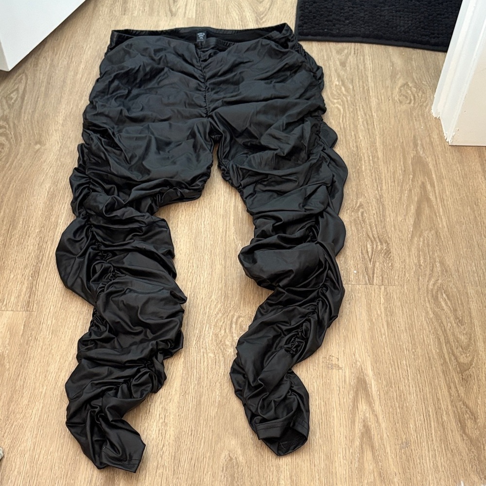 SHEIN Black faux leather Ruched Leggings